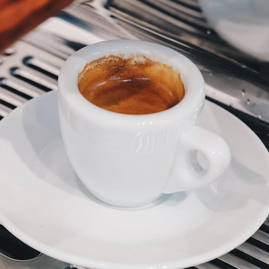 Набор фарфоровых чашек для эспрессо 50 мл Кружки для кофе капучино Чашка для эспрессо с блюдцем Изящные кофейные аксессуары