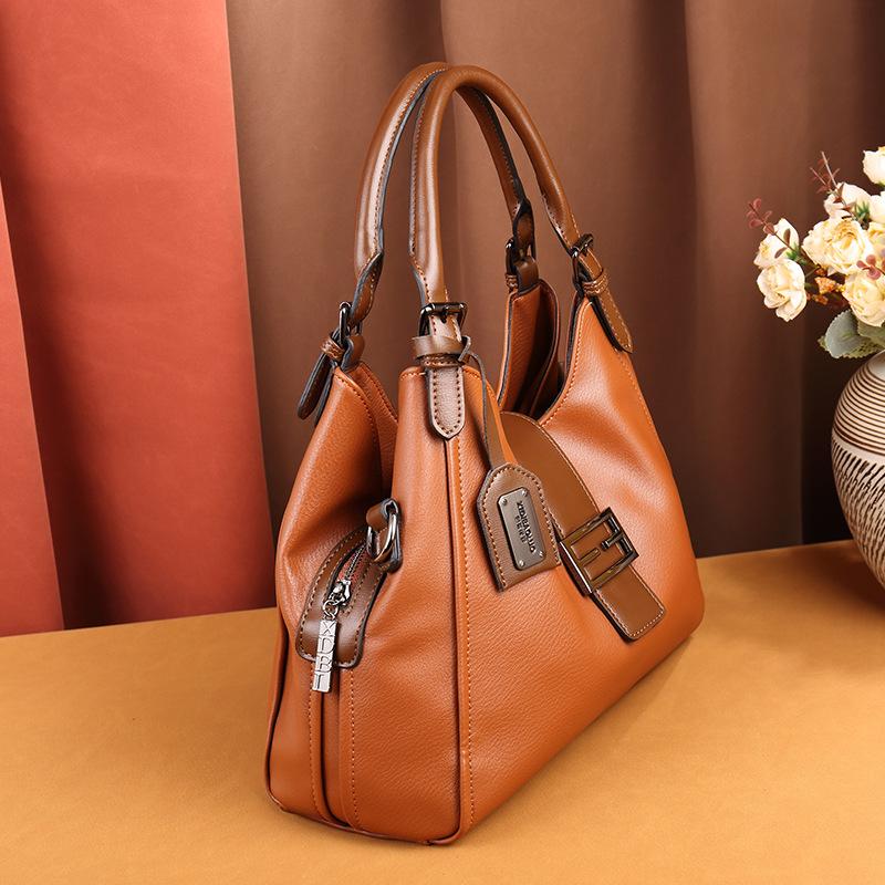 New European and American Retro Fashion Meniscus Baguette Bag Portable Messenger Large-capacity Compartment Female Bag