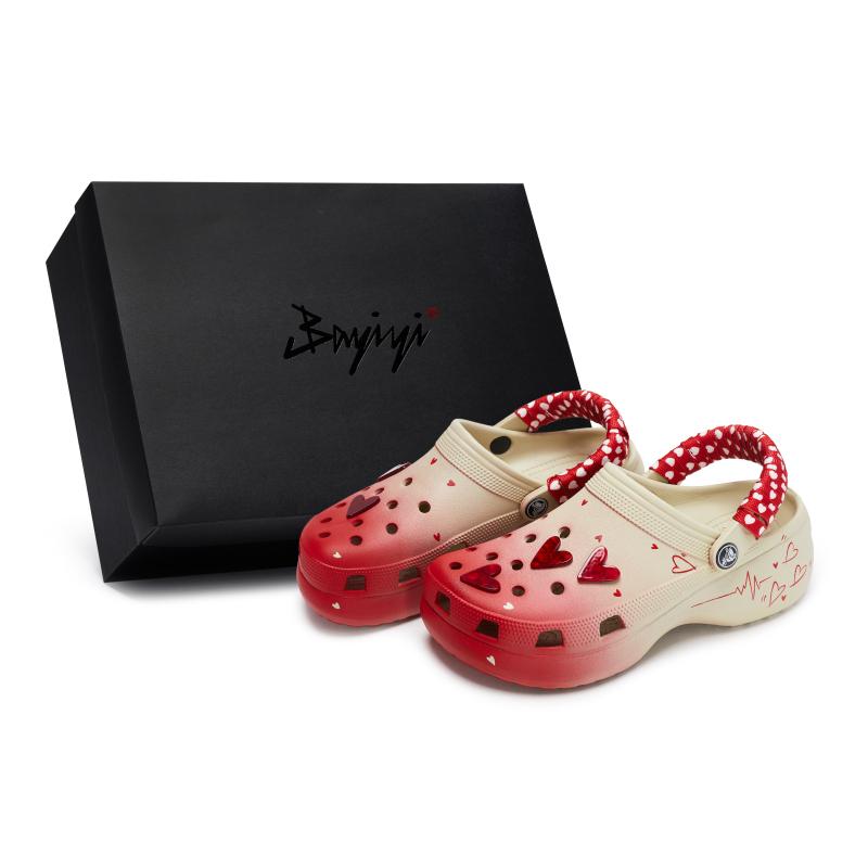 Crocs Классические клоги на платформе 811 Бархатно-красные Сердце Специальная обувная коробка Любовь Съемные ремешки Клоги для женщин Костяной белый и красный