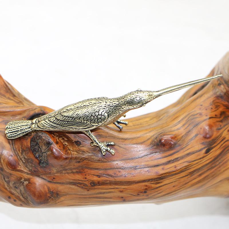 Brass Micro-Carved Kingfisher Ornament: Solid Copper Hummingbird Tea Knife with Long Beak - A Bird of Good Omen for Your Desktop.