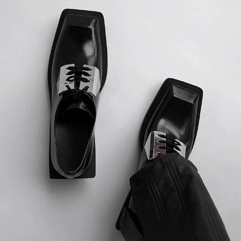 Модная ретро обувь в британском стиле на толстой подошве из натуральной кожи женская черная с квадратным носком универсальная нишевого дизайна на шнуровке с металлическим декором