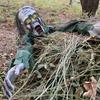 Ползающий Призрак Хэллоуин Украшение Реалистичный Звук Светящийся Свет Жуткий Реквизит для Дома с Привидениями Страшный Движущийся Декор
