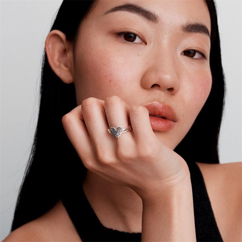 2025 Новый в стерлинговом серебре 925 пробы Искрящееся розовое кольцо-бант для женщин Изысканный стиль Модное для вечеринок Свадебные украшения Подарки