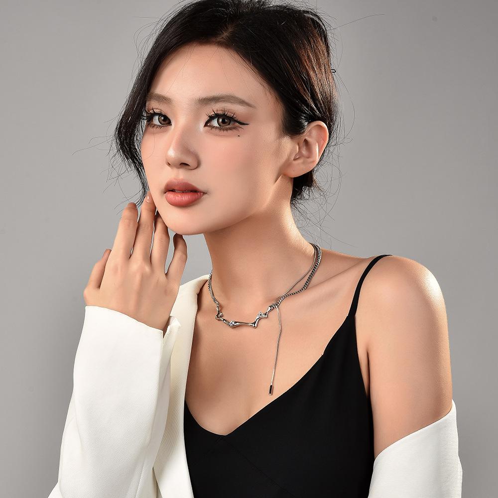Astral Lava Diamond Necklace Female Autumn And Winter Cold Wind Versatile Bone Tassel Clavicle Chain Batch