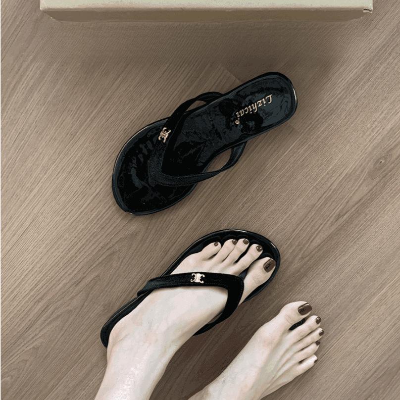 Red Flip-flops Women's Slippers Women's Summer Wear Fashion Toe Sandals French Small Fragrant Flat Beach Shoes