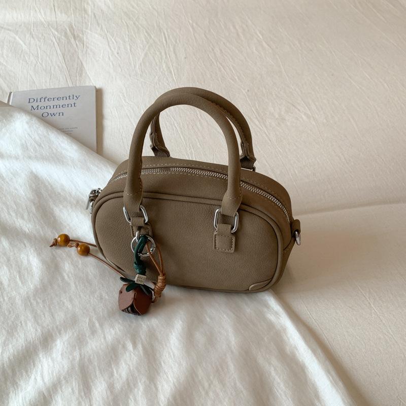 Женская сумка 2025 новая трендовая осенне-зимняя легкая роскошная нишевая высококлассная сумка на плечо для通勤, сумка-мессенджер, маленькая квадратная сумка