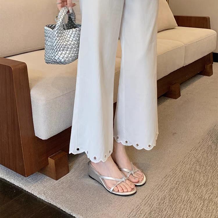 [sheii Су Иинь] Те же 6 см танкетка моп~ толстая подошва увеличивающая рост шлепанцы с перемычкой для пальца женские крутые тапочки лето