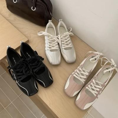 Женские балетки в корейском стиле 2025 весна новый дизайн чувственность плоская подошва обувь на завязках взрослый стиль колор-блок