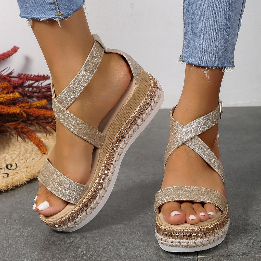 Весна и лето, новые европейские и американские босоножки большого размера на танкетке с полым рыбьим ртом, женские туфли-муффины с блестящей пряжкой на плоской подошве