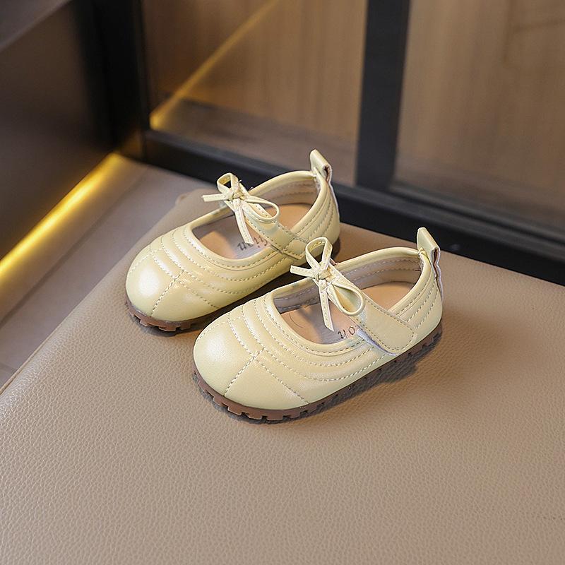 Кожаная обувь для девочек 2025 весна и осень новая детская обувь туфли принцессы для маленькой девочки туфли Doudou на мягкой подошве детская одинарная обувь тренд