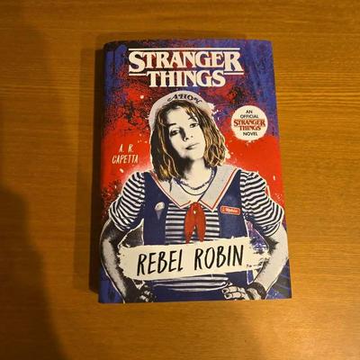 [Б/У] Очень странные дела Робин книги