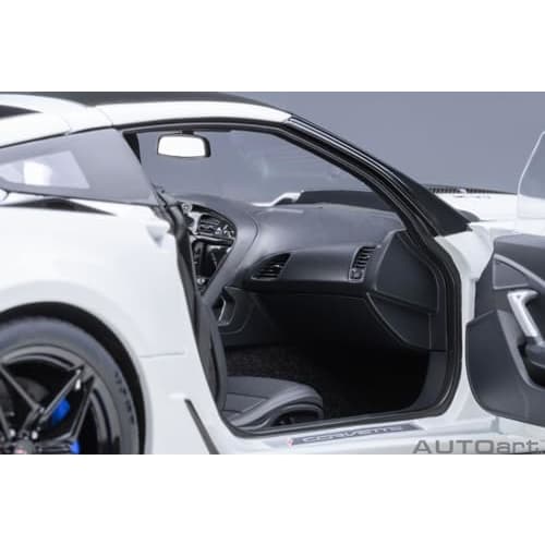 AUTOart 1/18 scale Chevrolet Corvette (C7) ZR1 White Finished Product