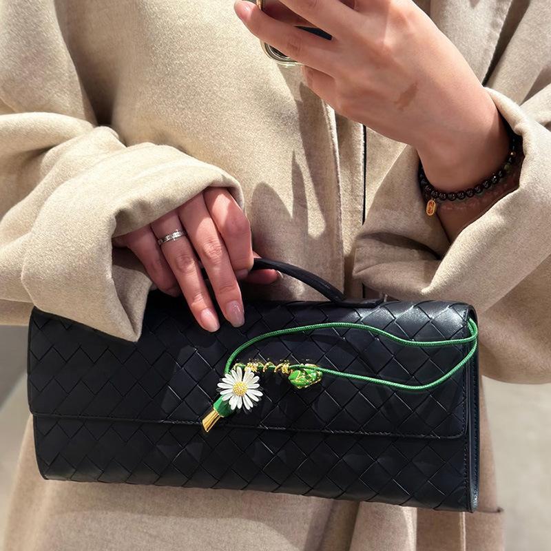 Трансграничная новая плетёная сумка, высококачественный замок-ромашка, сумка-багет, ручная вечерняя сумка, портативная сумка-мессенджер женская