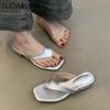 Мода SUOJIALUN 2025 Лето Новый Бренд Женские Тапочки Мода Квадратный Низкий Каблук Женские Повседневные Сандалии Обувь Улица Платье Слипоны Вьетнамки