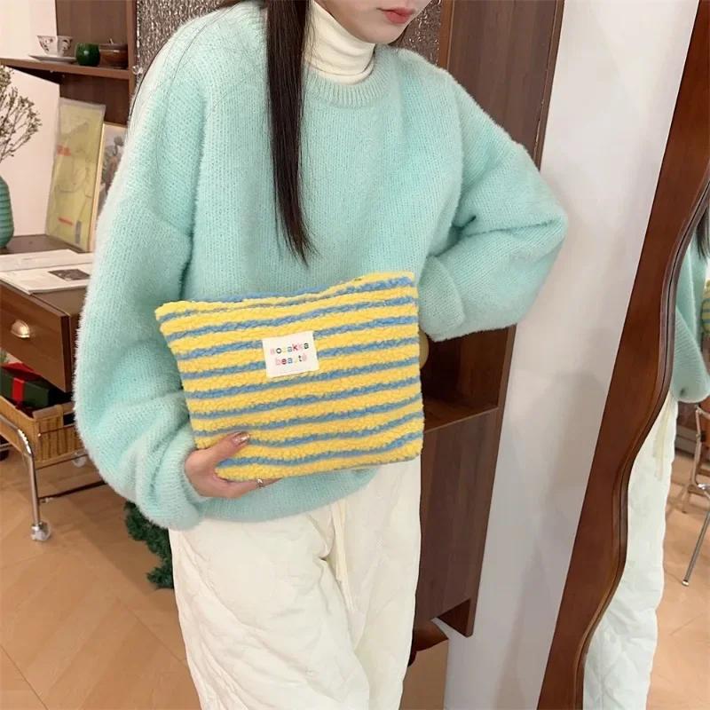 Новая красочная полосатая плюшевая косметичка в горошек, большая вместительная косметичка, сумка для туалетных принадлежностей, дорожная сумка для хранения косметики на открытом воздухе