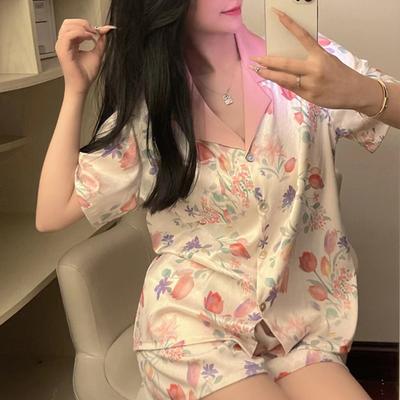 Пижама из ледяного шелка Женская Красивый принт Цветок Высокая ценность Комплект из двух предметов с шортами и коротким рукавом Летняя тонкая домашняя одежда Женская