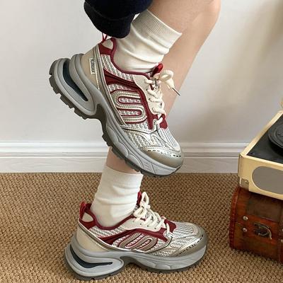 Ретро стиль Гонконга показывает маленькие ножки, ретро платформа папины кроссовки женские 2025 новая весна легкие студенческие спортивные туфли