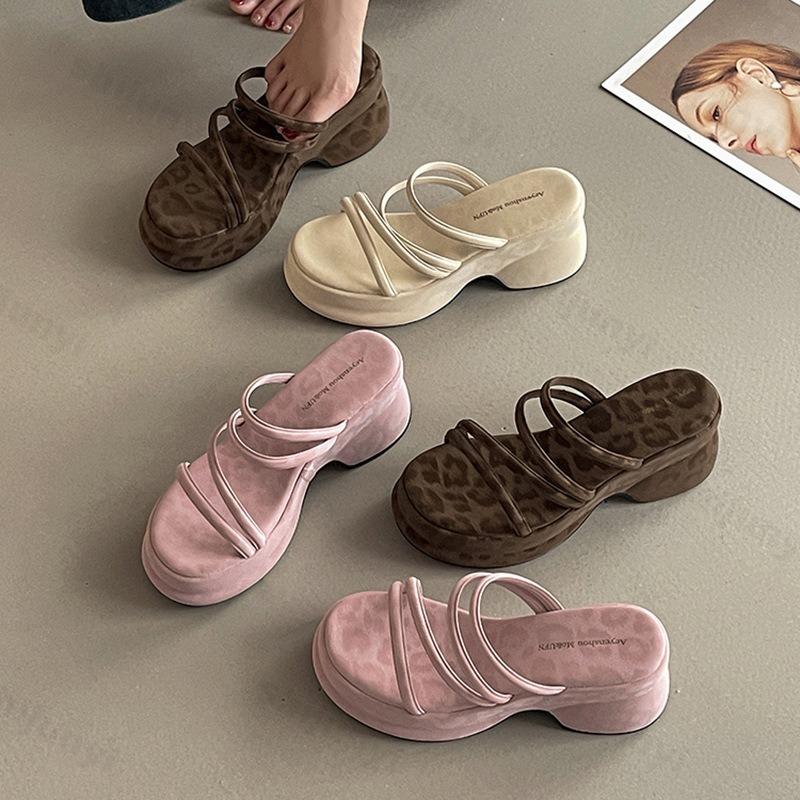 Summer Women's Slippers 2025 Thick Soled Platform Fashion Outdoor Slippers Wedge Leopard Print Outdoor Beach Shoes Zapatos Mujer
