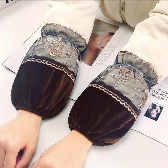 Exclusive Autumn/Winter Gold Velvet Women's Short Sleeves with Lace Stitching - Anti-Stain Design