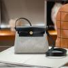 Вощеная нить, ручная прошивка, фурнитура Herbag из нержавеющей стали, 20 отделений, натуральная кожа КРС первого сорта/оригинальный холст, женская сумка через плечо