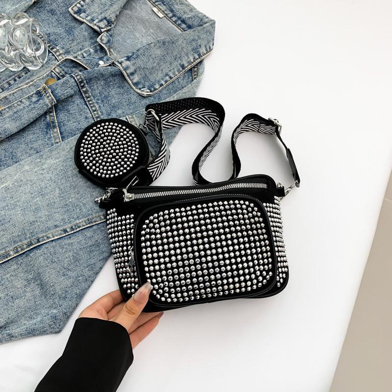 Трендовая и модная летняя маленькая квадратная сумка 2024 года в корейском стиле, на плечо, большой вместимости, кроссбоди