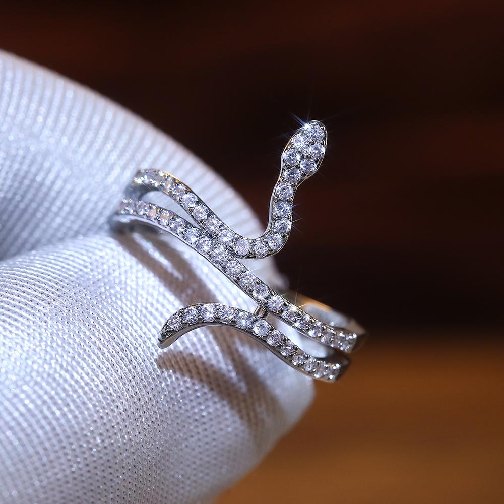 Нежное женское кольцо в виде змеи из шпагата серебряного цвета с микромощеным камнем, забавные аксессуары для танцевальной вечеринки, повседневные аксессуары, новая мода