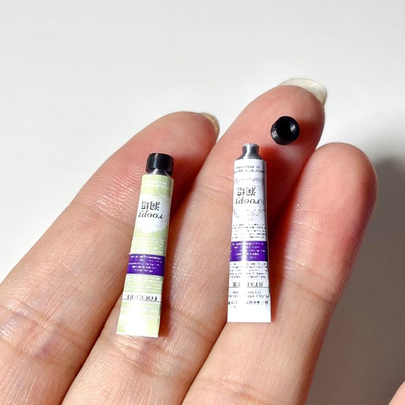 2 шт. Кукольный домик Миниатюрный крем для рук Декор сцены макияжа Аксессуары для кукольного домика Мини реквизит для красоты