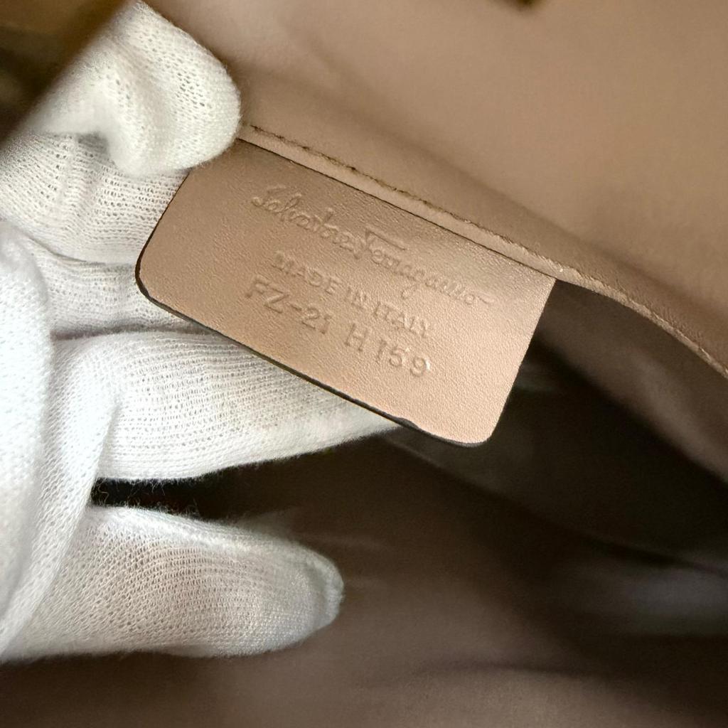 Отличная сумка Salvatore Ferragamo Studio Gancini из мягкой кожи, 2-в-1, коричневая, б/у
