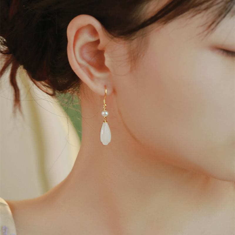 Magnolia and Hetian jade earrings for women, unique design, elegant and stylish, new summer model, Chinese style