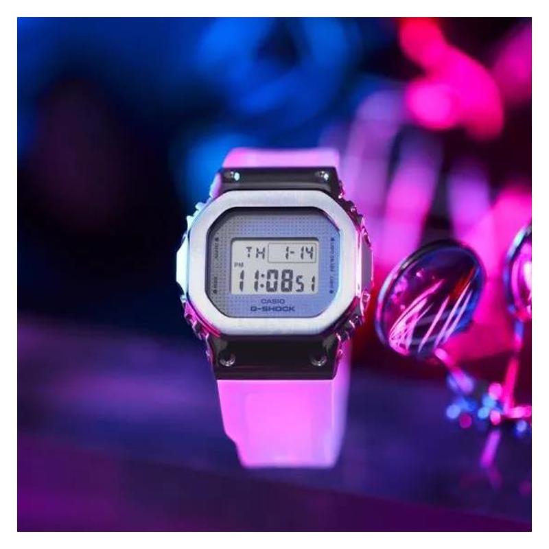Casio Полностью металлическая серия - цифровой дисплей с квадратным циферблатом, металлический корпус, ретро-классика, маленький квадрат, водонепроницаемый и ударопрочный, кварцевый GM-S5600SK-7PR