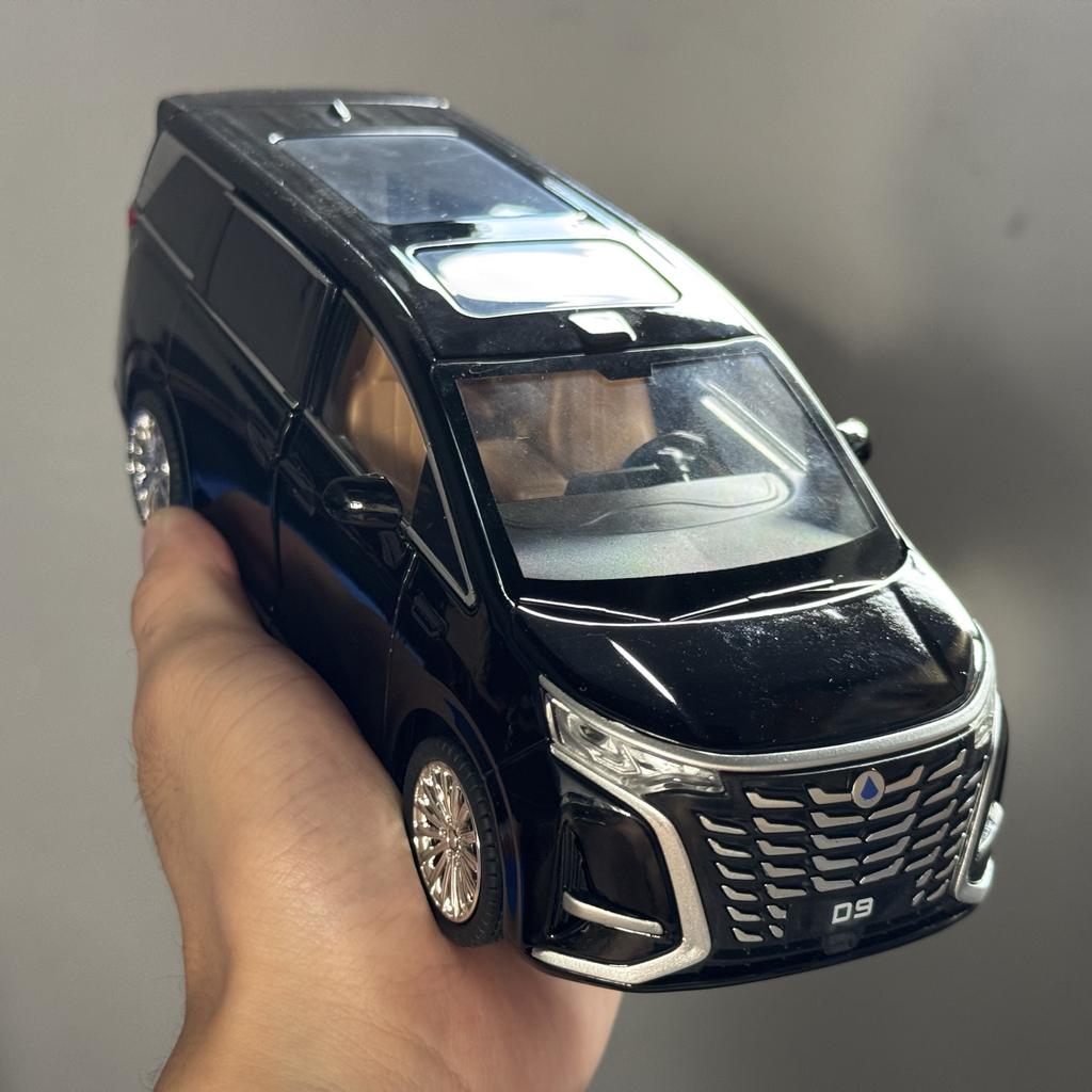 1:24 DENZA D9 New Energy MPV Die Cast Metel Cars Toy Pull Back Model Cars With Sound And Light Home Trendy Toys Ornament Collect