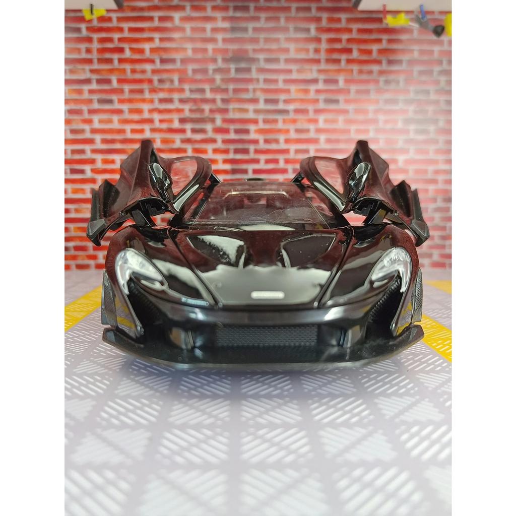 1/24 Симуляция McLaren P1 Металлическая модель автомобиля Двери и капот открываются Имеет звуковые и световые функции Богат деталями