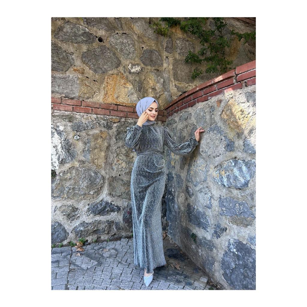 Серебристое вечернее платье Seil в хиджабе