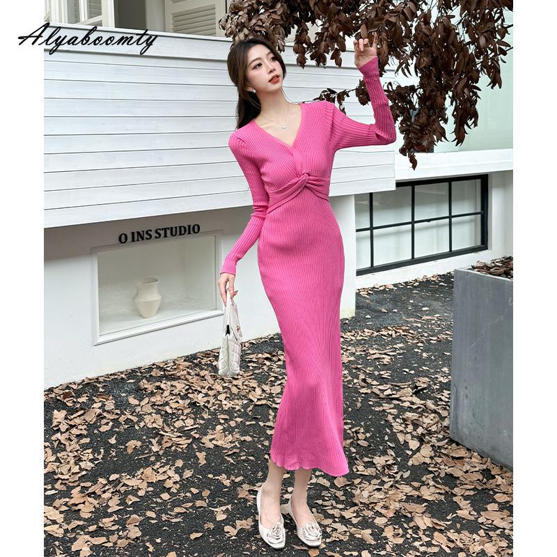 Платье-свитер миди во французском стиле осень-зима с V-образным вырезом бежевого, розового, красного, цвета хаки, трикотажное платье, элегантное женственное трикотажное платье с разрезом