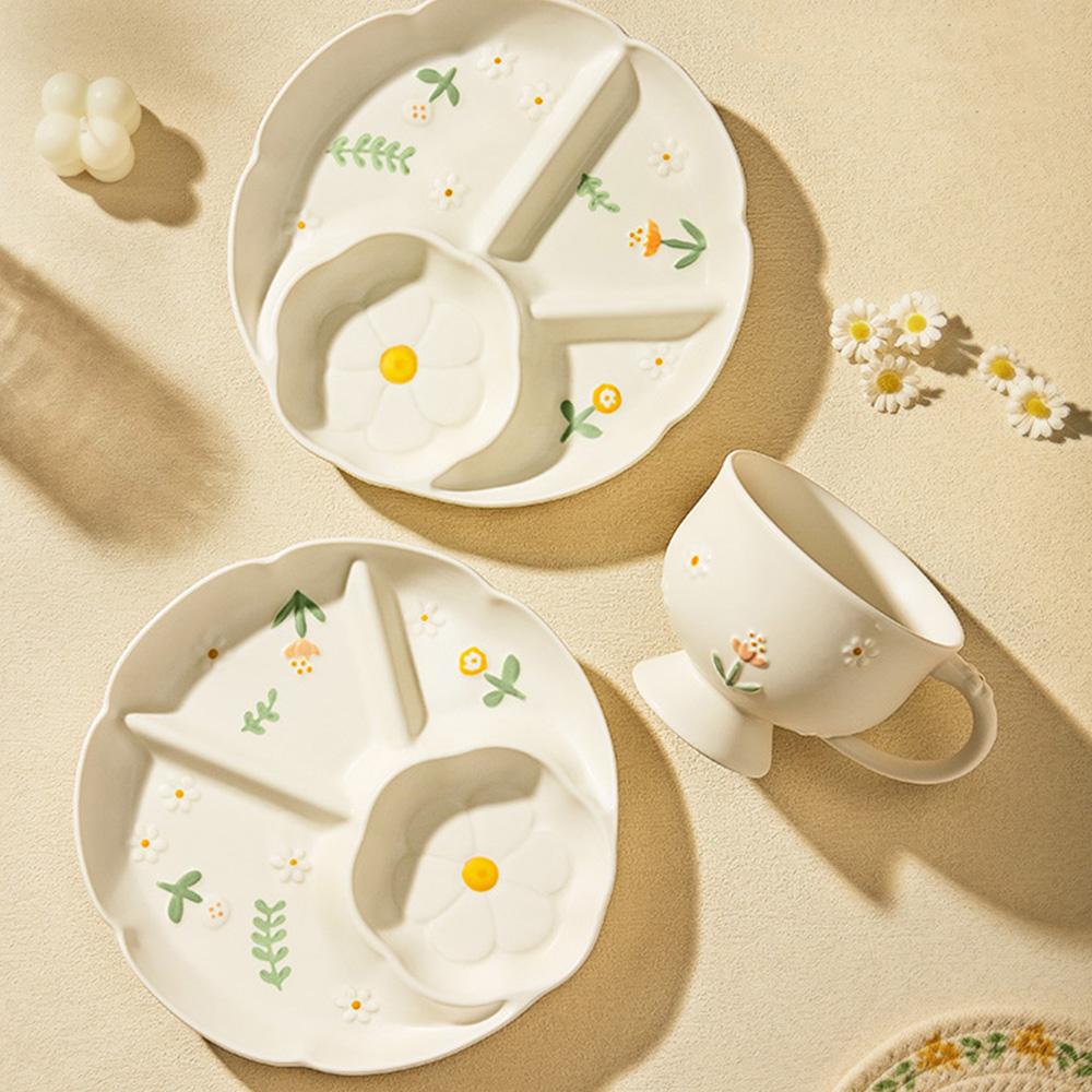 Милая керамическая тарелка с цветочным рельефом, с разделительными секциями, столовая посуда для завтрака, прочная, для ежедневного использования дома, сервировочные блюда для фруктового салата
