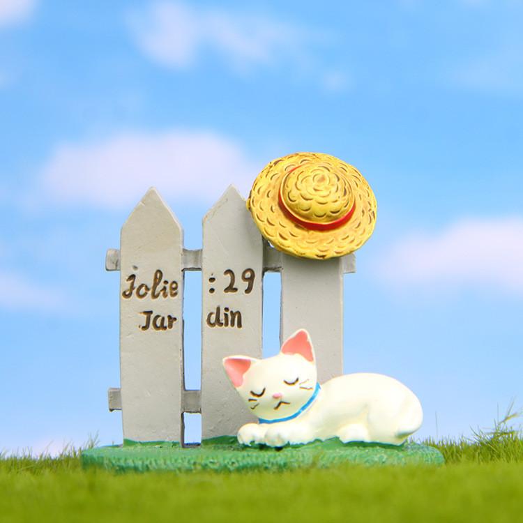Cat Fence Resin And Hat With Moss Grass Decor For Photo Shoots Giving Gift