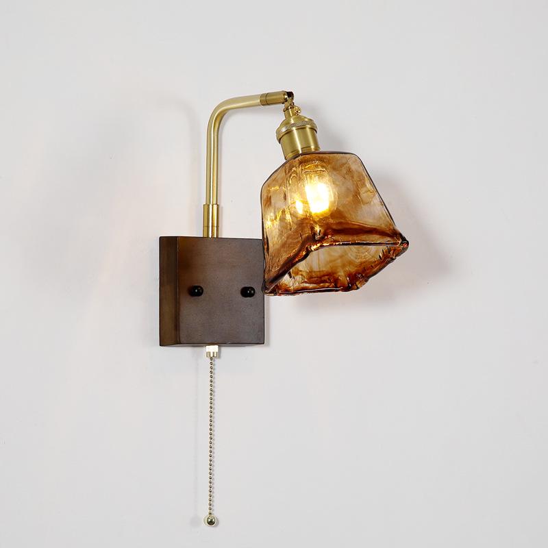 Retro Wabi-Sabi Brass and Wood Wall Lamp for High-End Homestay or Living Room Décor