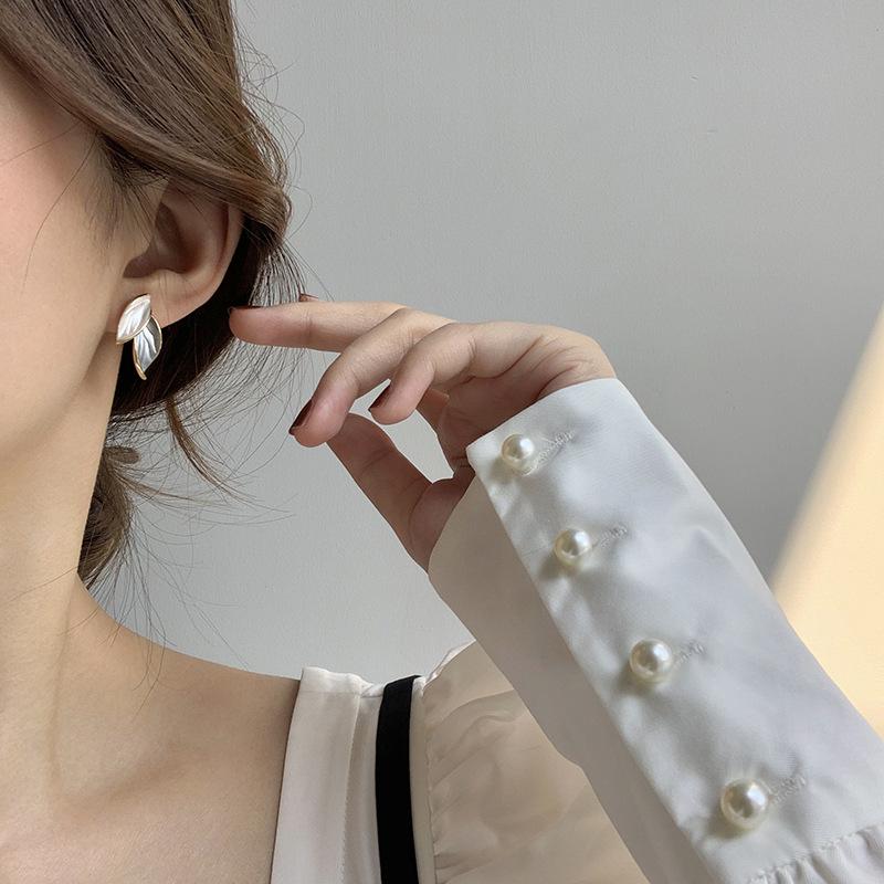 Elegant Leaf Earrings Women Simple Dangle Earrings Advanced Design Engagement Party Jewelry