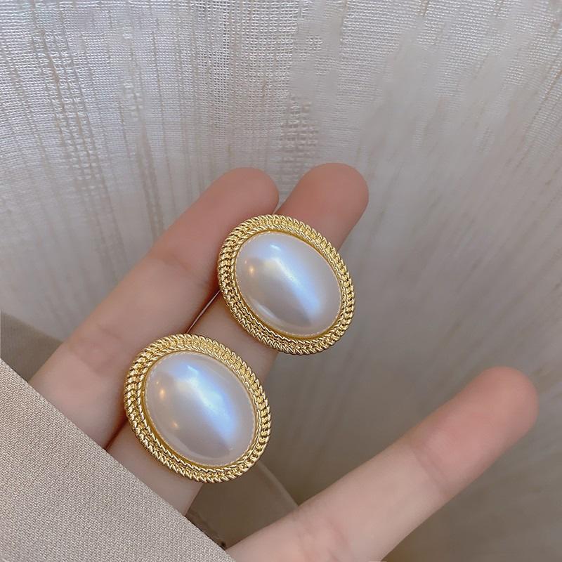 Geometric Irregular Round Pearl Earrings for Women Unusual Irregular Gold Color Metal Side Earrings Boho Trendy Jewelry Gift