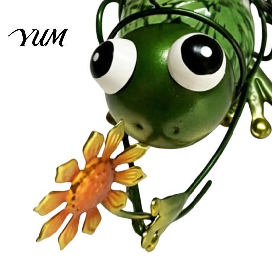 Weatherproof Hanging Patio Lights Solar Frog Garden Light, Creative Metal Sculpture IP65 Whimsical Outdoor Lawn Accents Waterproof LED Lamp