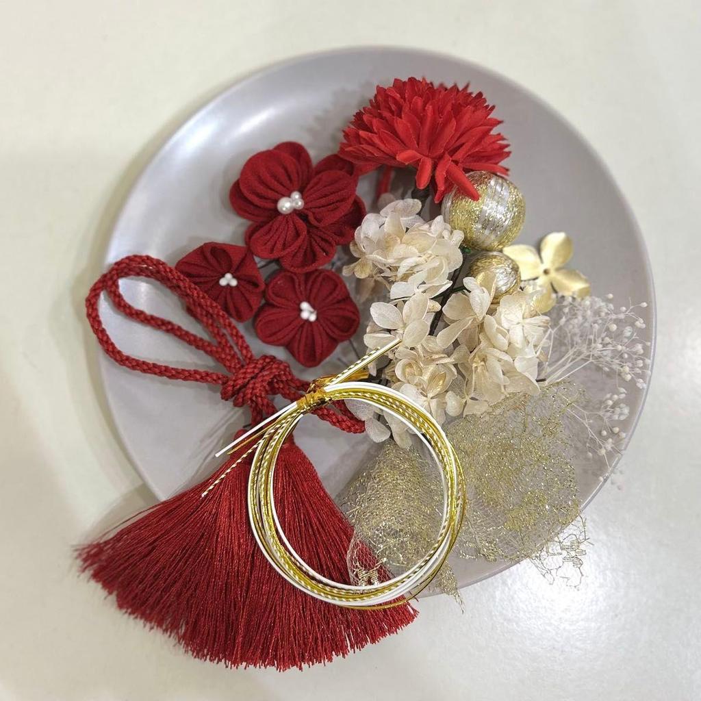 Used Tsumami craft x dried flower hair ornament Red gold white Mizuhiki Japanese ball gold leaf