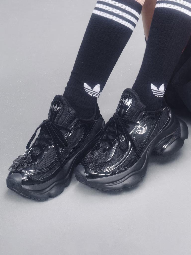 Adidas "Парящая бабочка" OZVENUZ W Винтажные спортивные туфли для женщин - Дизайн Adidas с тремя листьями HQ2677