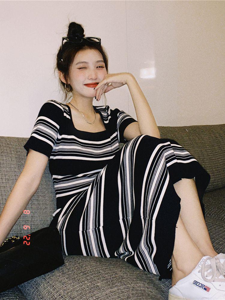 Повседневное вязаное платье в полоску - Женское лето 2025, Свободное, стройнящее, средней длины, с коротким рукавом, в ленивом стиле