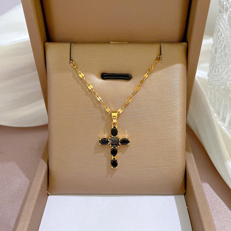 Copper Micro-Inlaid Love Light Luxury Temperament Gorgeous Full Diamond Necklace Female Versatile Collarbone Chain Titanium Steel