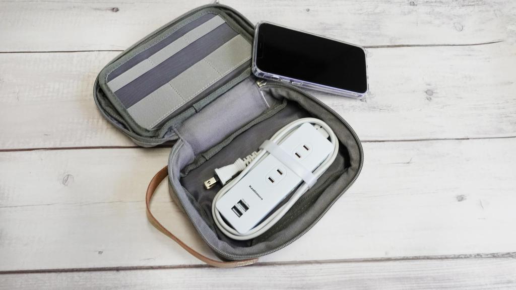 Kashimura Сетевой фильтр, позволяющий обмотать кабель вокруг основного блока. Поставляется с 2 и поддерживает вход для использования устройства! USB-A 100-240V для внутреннего/зарубежного использования