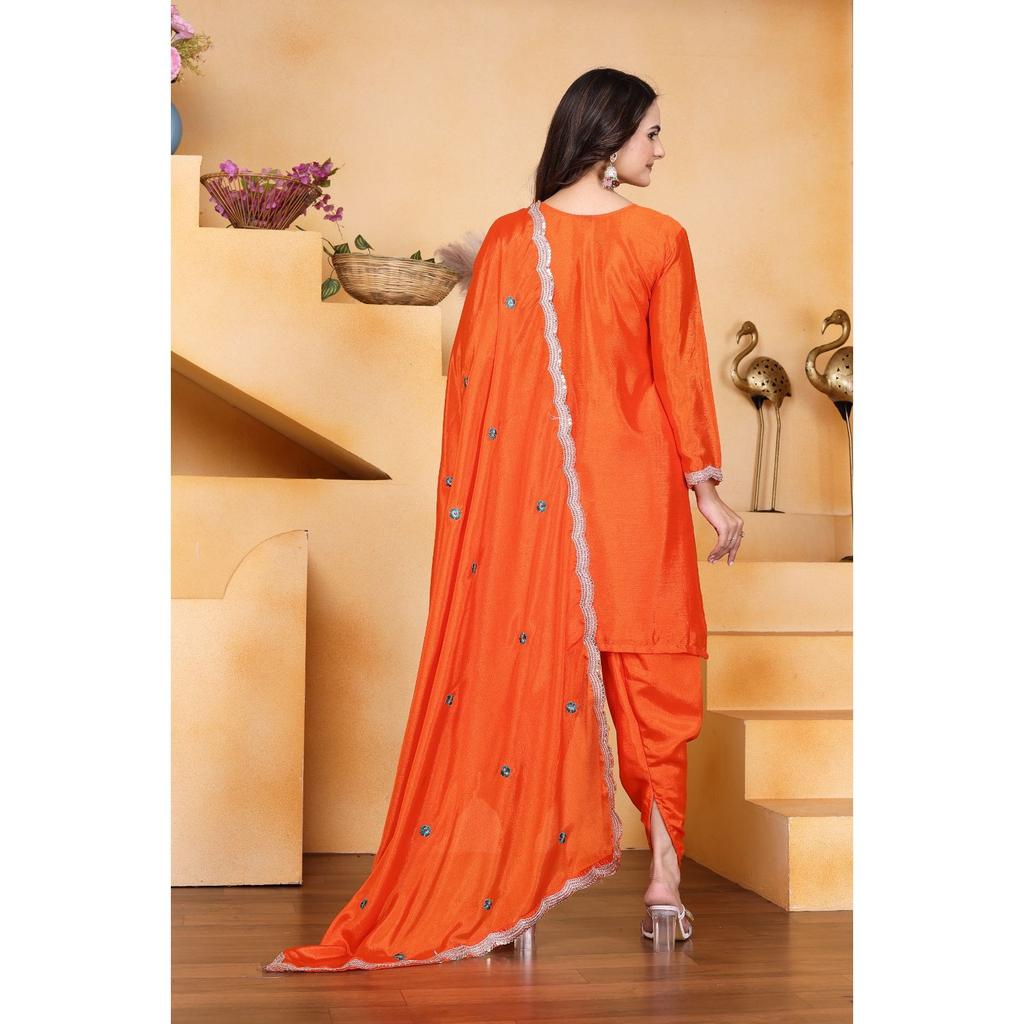 Представляем новый дизайнерский вышитый костюм дхоти с вышивкой в виде последовательности кодирования.