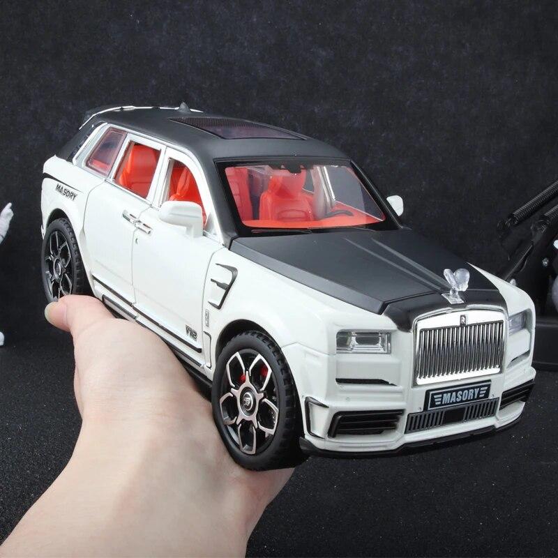 1:Модель автомобиля-игрушка Rrcullinan SUV в масштабе 24, литая машинка из цинкового сплава с механизмом обратного хода, со звуком и светом, для детей Bo