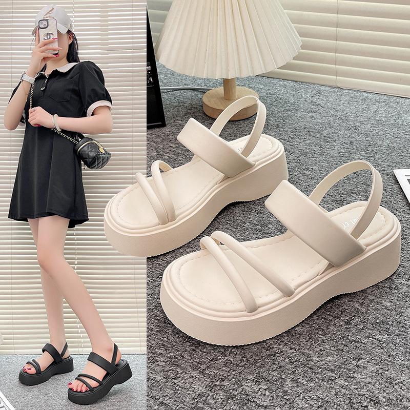 Модные горячо продаваемые женские сандалии в стиле французской сказки, римские пляжные туфли, летняя универсальная модель на толстой подошве 2025 года, мягкая подошва