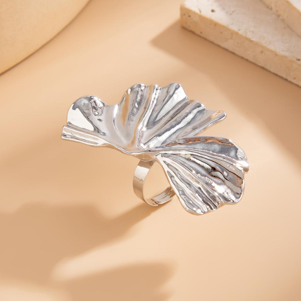 New Ginkgo Leaf Ring For Women Men Fashiontrend Classic Metal Pleated Personality Leaf Finger Ring Punk Party Jewelry