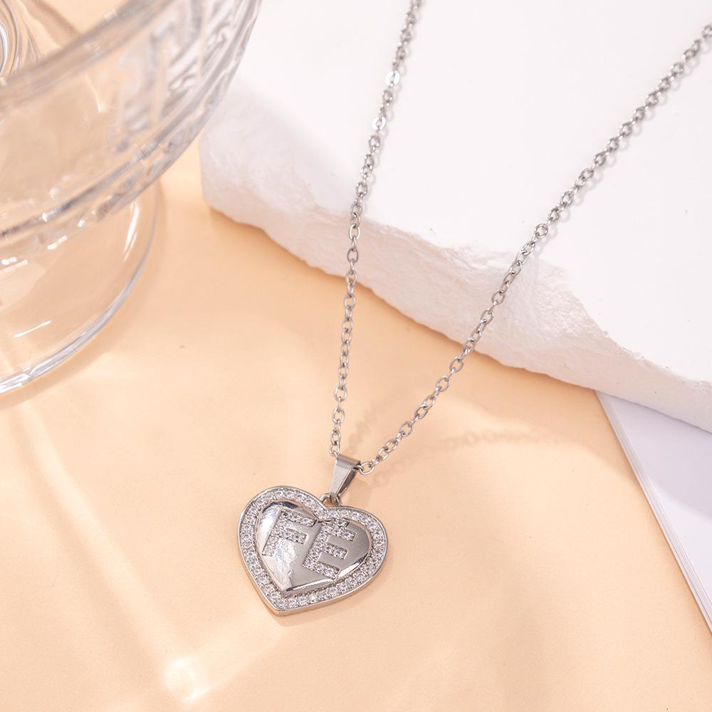 Женский Роскошный Титановый Стальной Кулон на Ключицу и Длинное Ожерелье для Свитера - Нишевый Дизайн